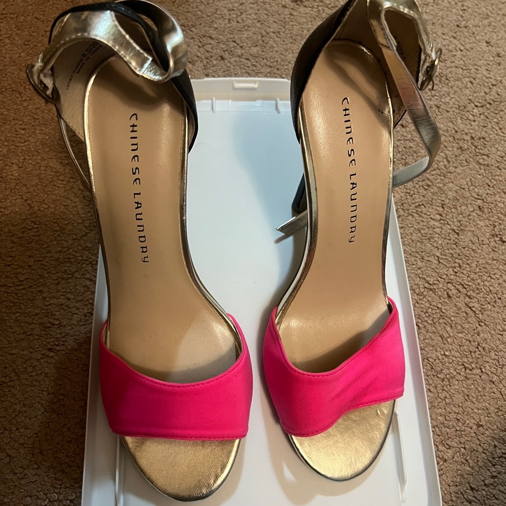 Chinese Laundry Fuchsia and Metallic Gold Heels
